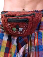 marsupio etnico e pantaloni etnici.