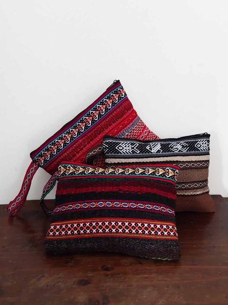 Ethnic wool pouch Manta