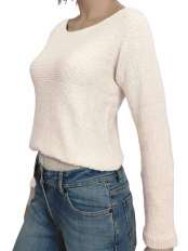Woman wearing a natural white cropped jumper in baby alpaca and Pima cotton, long sleeves, model Fiona.